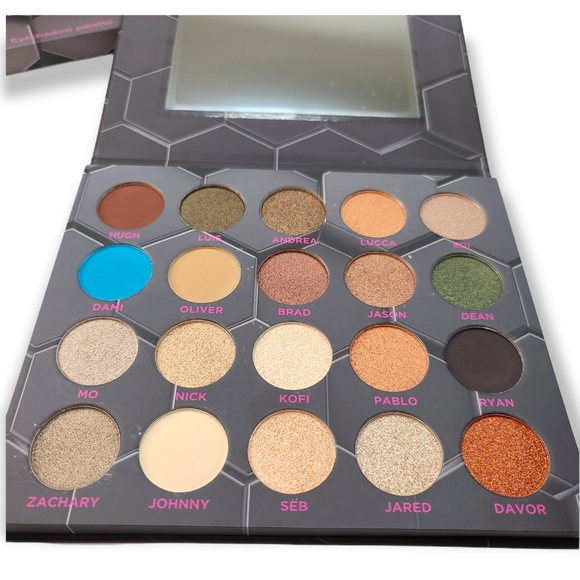 Barbarella Eyeshadow Palette by BeeBeauty London - Picture 11 of 17